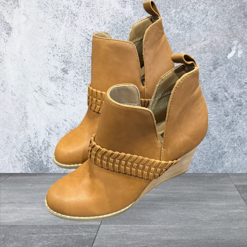 DV by Dolce Vita wedge Tan Ankle Boots with Woven Strap